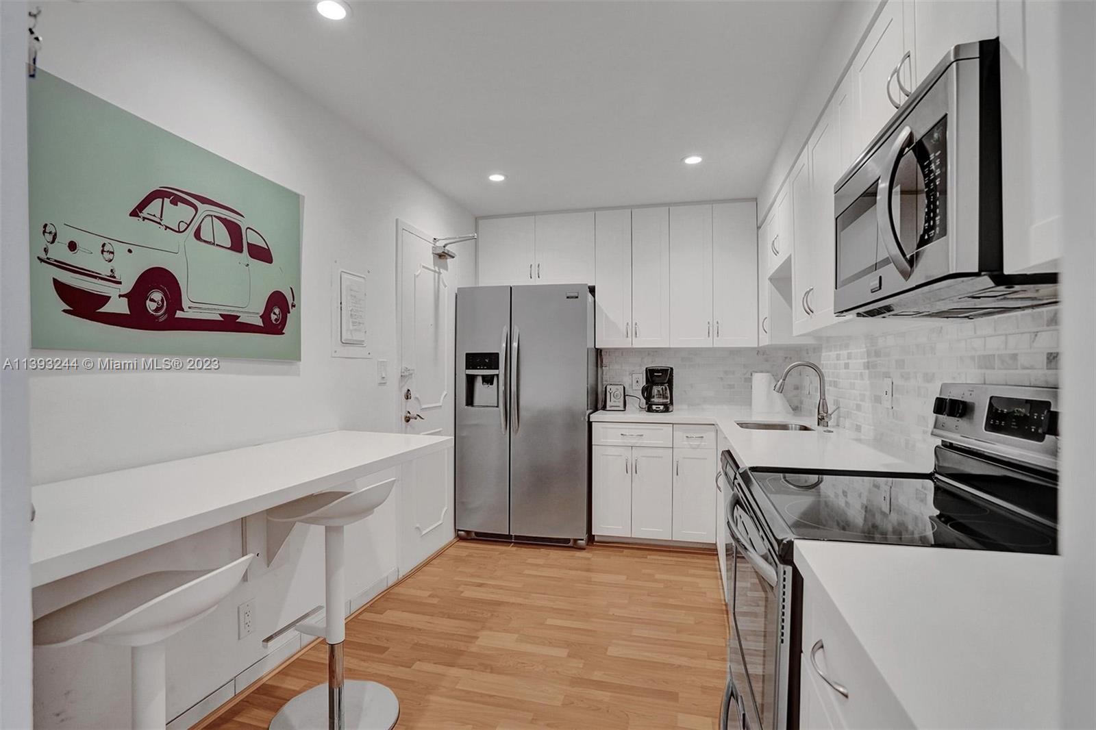 LONDON TOWERS CONDO - Residential Lease