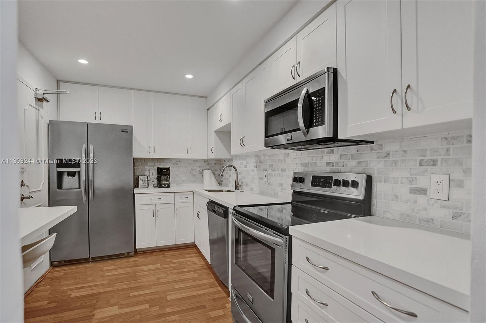 LONDON TOWERS CONDO - Residential Lease