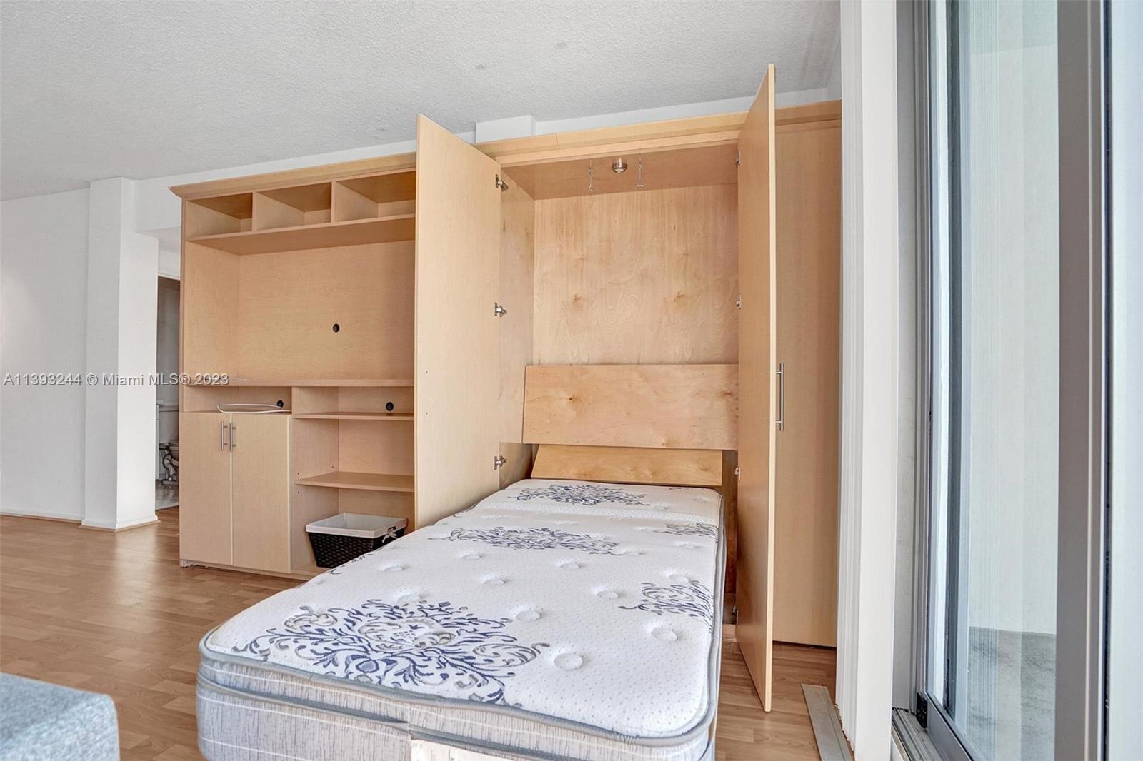 LONDON TOWERS CONDO - Residential Lease