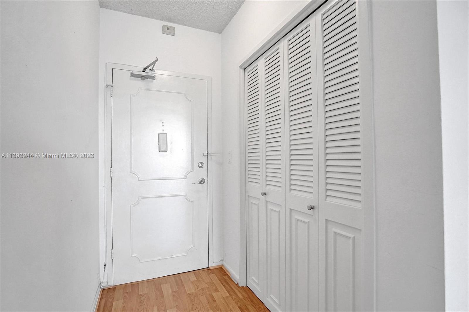LONDON TOWERS CONDO - Residential Lease