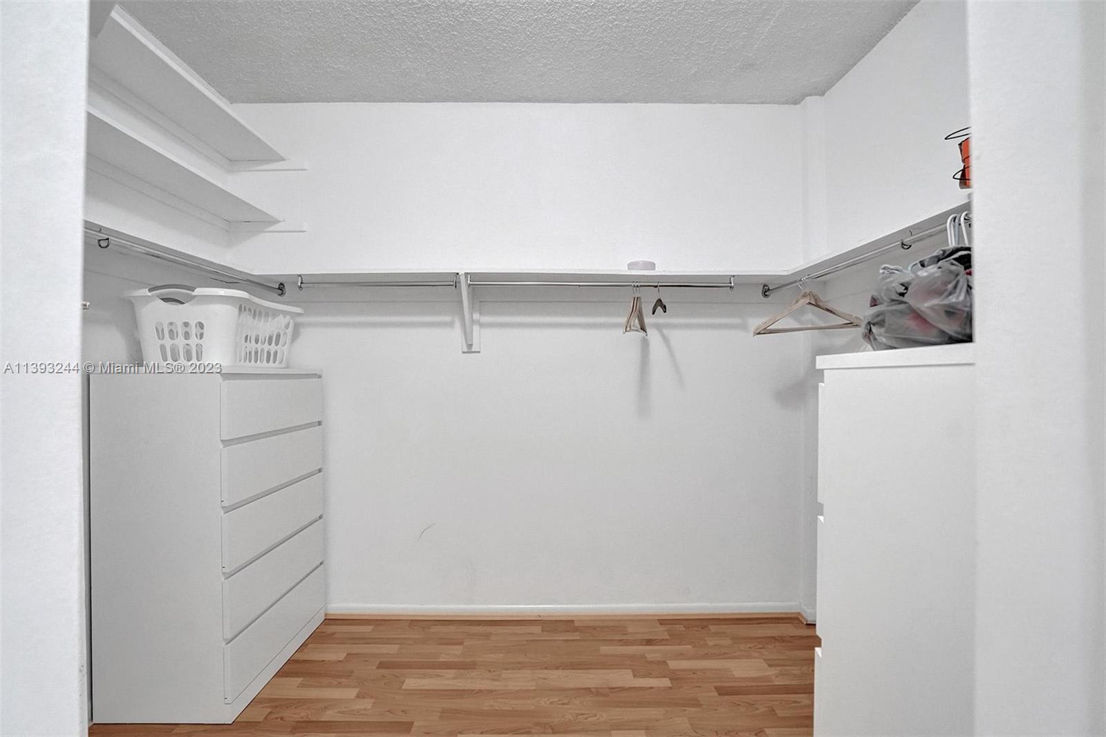 LONDON TOWERS CONDO - Residential Lease