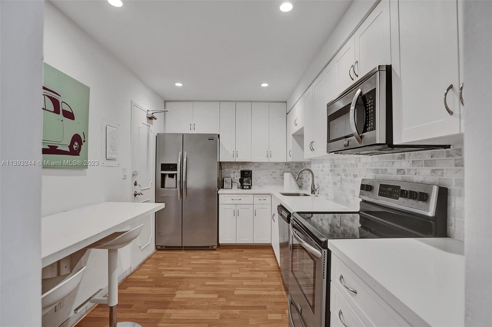 LONDON TOWERS CONDO - Residential Lease