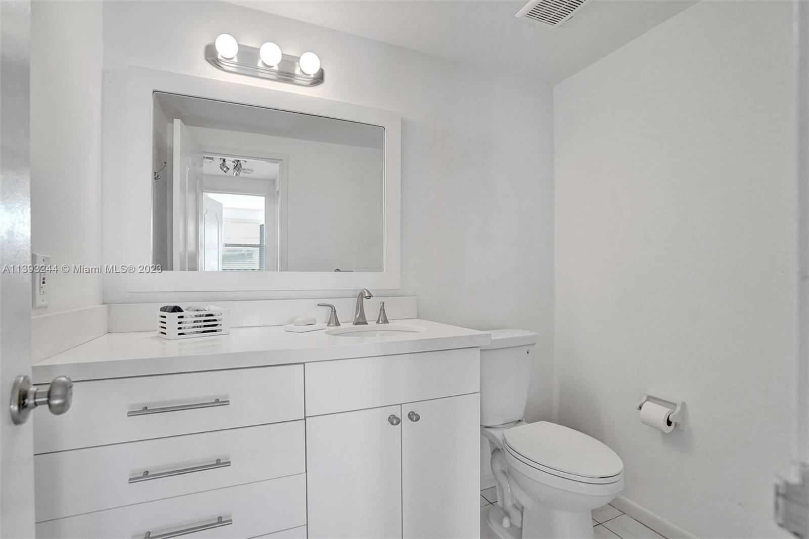 LONDON TOWERS CONDO - Residential Lease