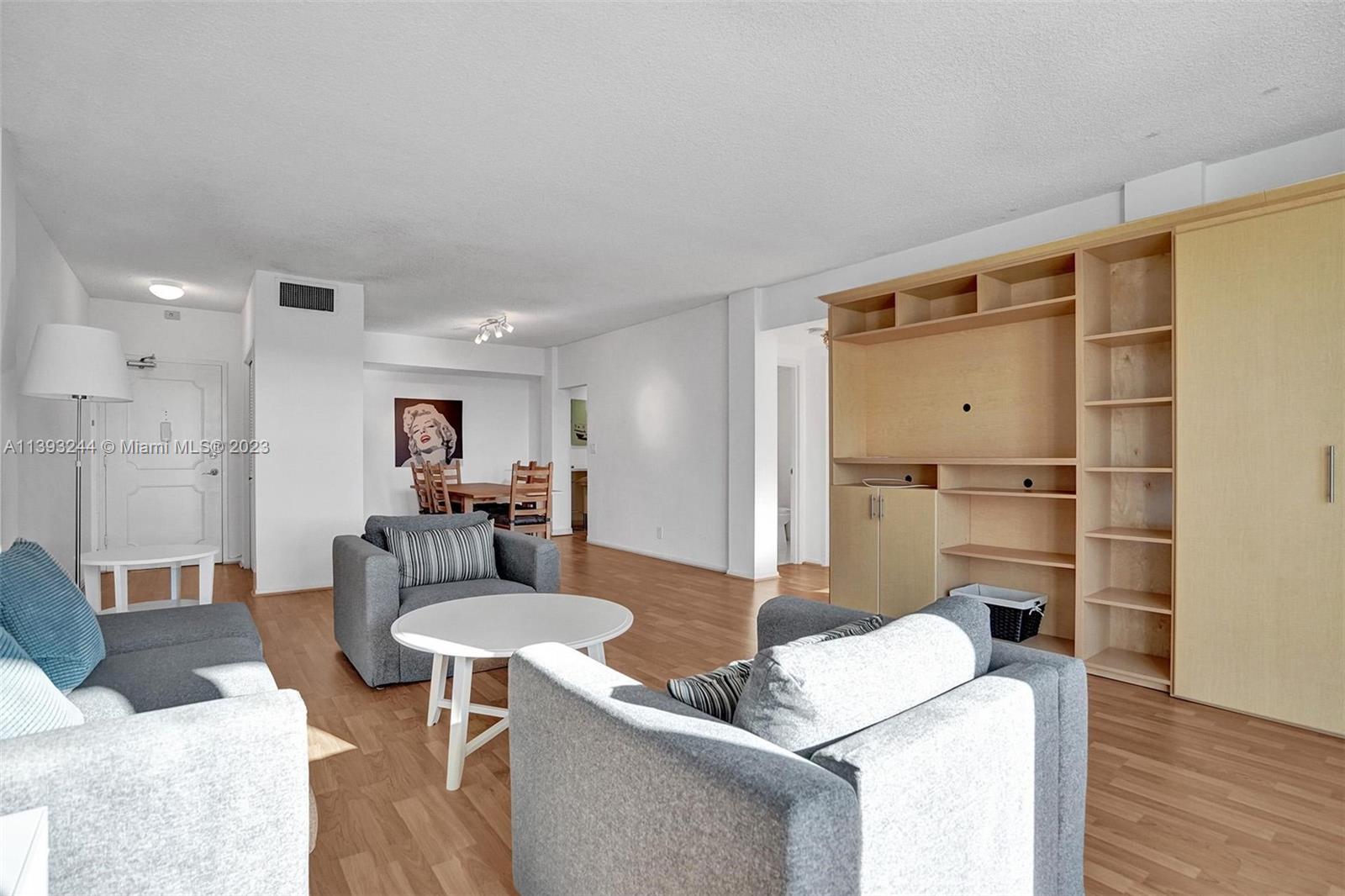 LONDON TOWERS CONDO - Residential Lease