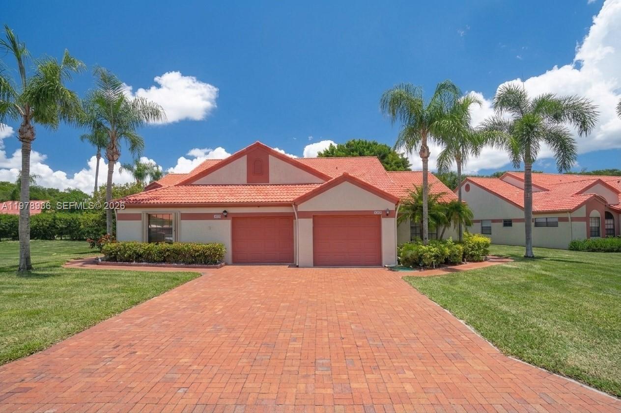 Unbeatable value in the prestigious Lexington Club! As the best-priced residence in the entire community, this gorgeous, furnished 2BR/2BA villa offers a rare entry point into a premium 55+ lifestyle. Enjoy a spacious 1-car garage and a private screened patio overlooking lush, serene green space. Major upgrades provide total peace of mind, including an newer A/C & roof. HOA dues cover Roof Maintenance.
The renovated clubhouse is the heart of the community, featuring elite amenities: tennis, pickleball, fitness center, sauna, and a resort-style pool. Low-maintenance living at its finest: the HOA includes water, cable, high-speed internet, trash, and all exterior care. Minutes from world-class dining, shopping, and pristine beaches. This is the opportunity you've been waiting.