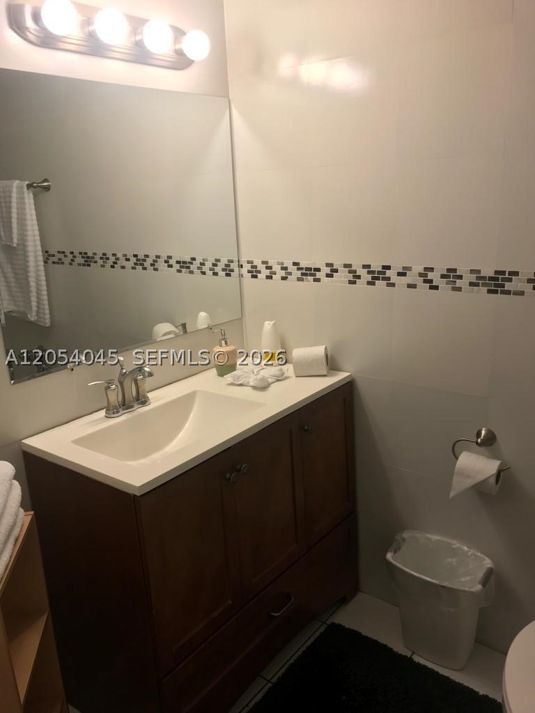 DIPLOMAT GOLF & RACQUET C - Residential Lease