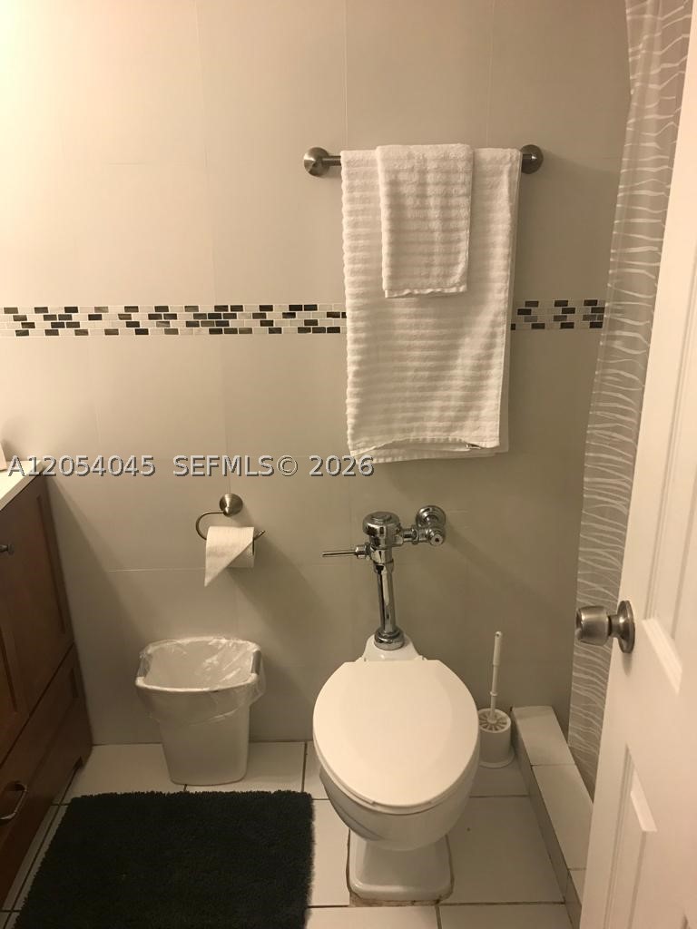 DIPLOMAT GOLF & RACQUET C - Residential Lease