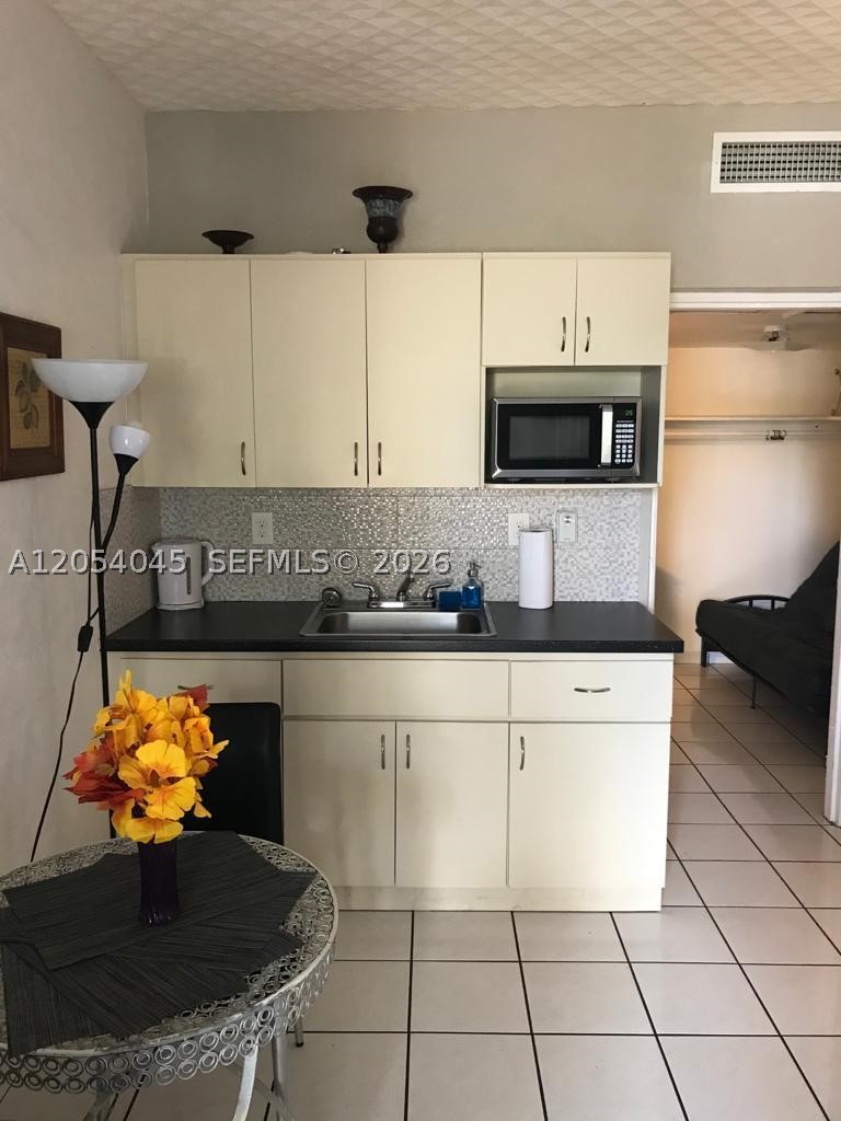 DIPLOMAT GOLF & RACQUET C - Residential Lease