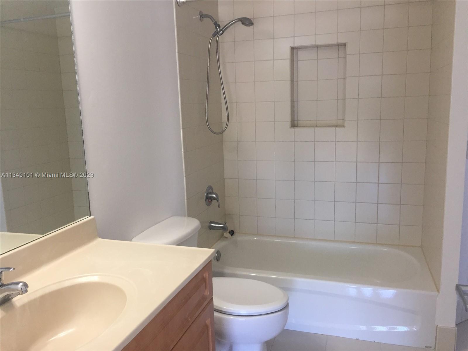 GATEWAY TO THE GROVE COND - Residential Lease