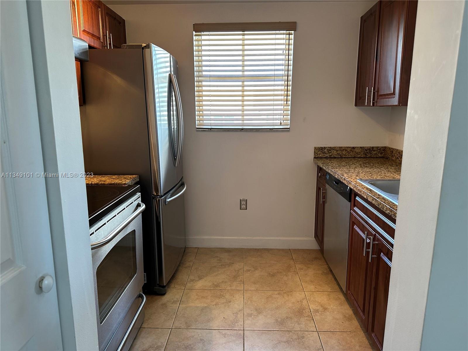GATEWAY TO THE GROVE COND - Residential Lease