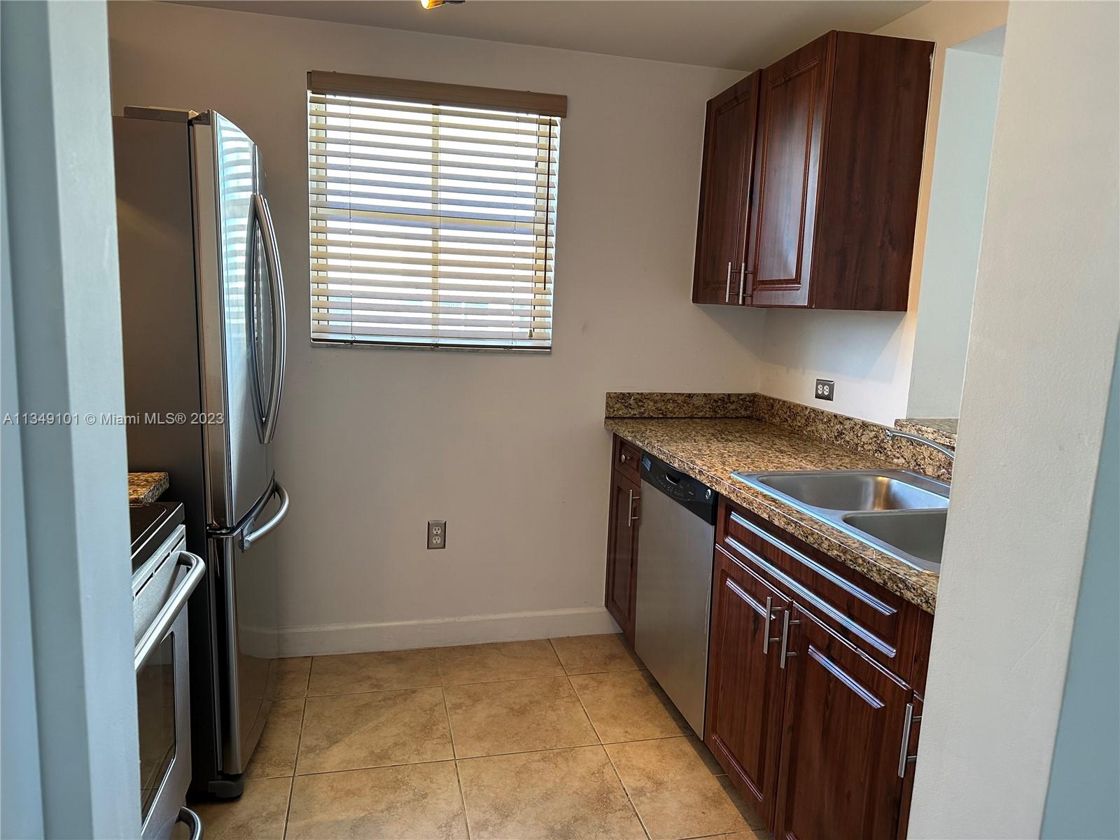 GATEWAY TO THE GROVE COND - Residential Lease