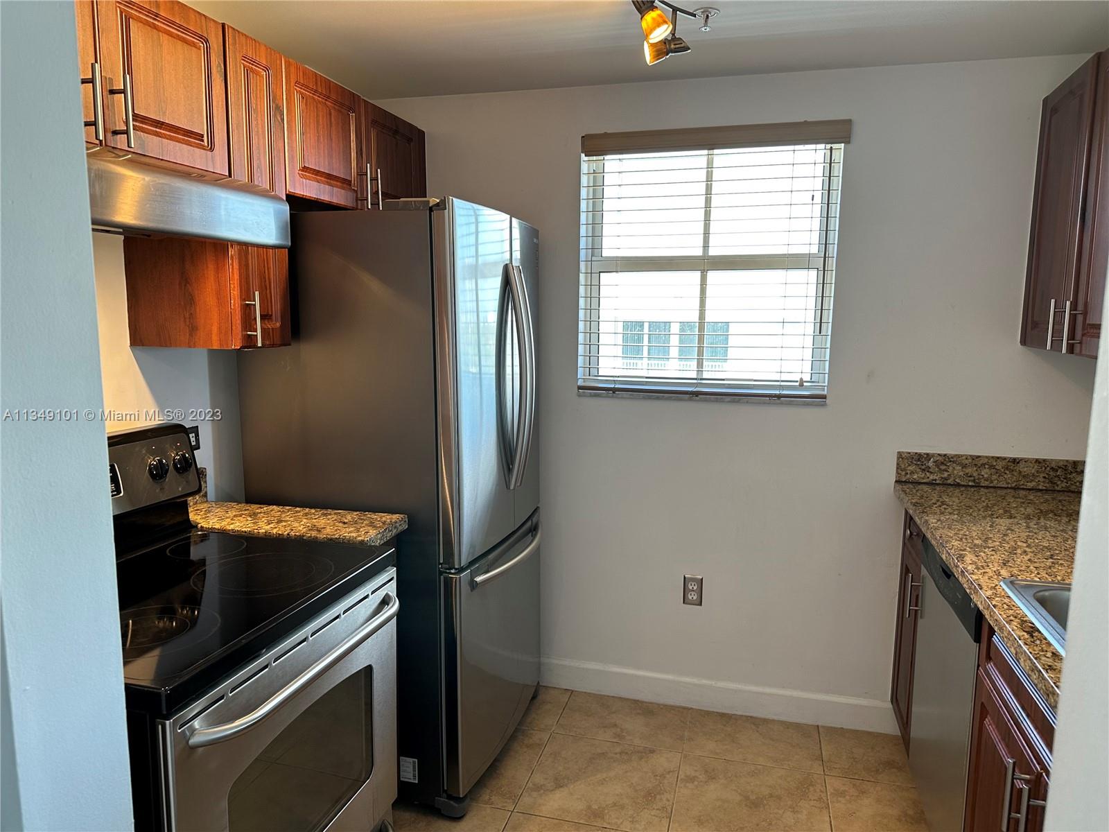 GATEWAY TO THE GROVE COND - Residential Lease