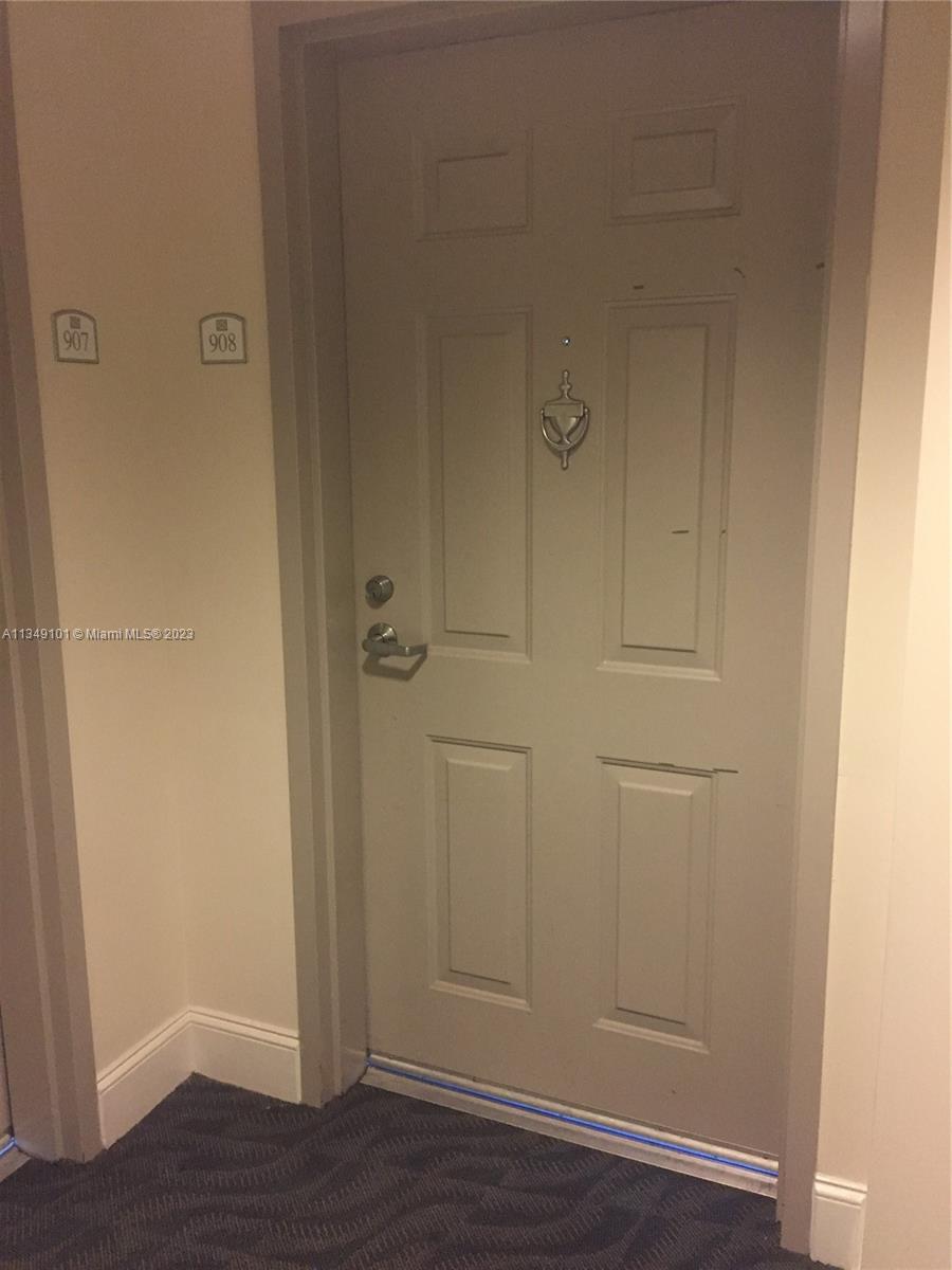 GATEWAY TO THE GROVE COND - Residential Lease