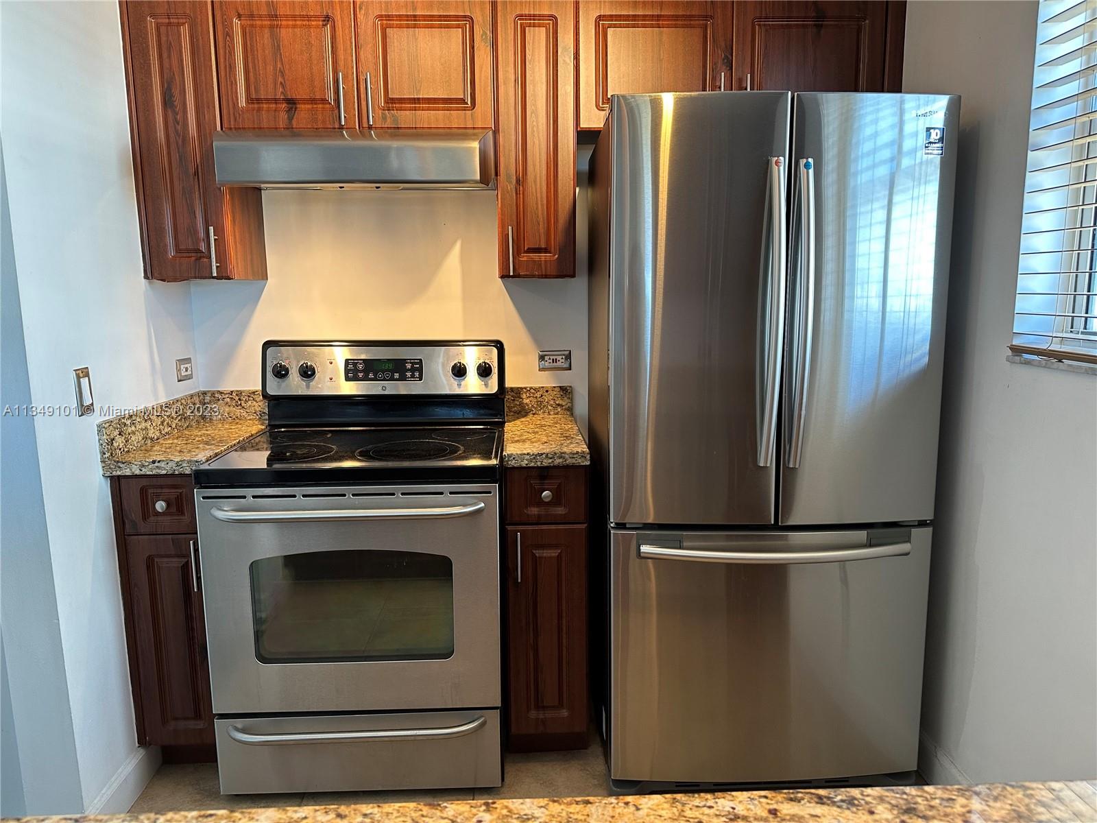 GATEWAY TO THE GROVE COND - Residential Lease