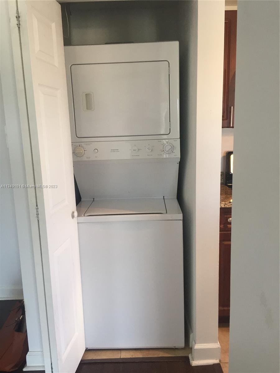 GATEWAY TO THE GROVE COND - Residential Lease