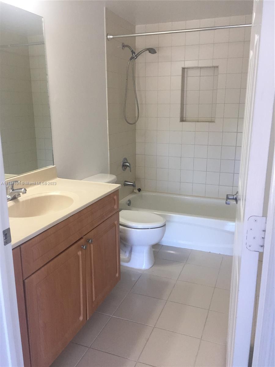 GATEWAY TO THE GROVE COND - Residential Lease