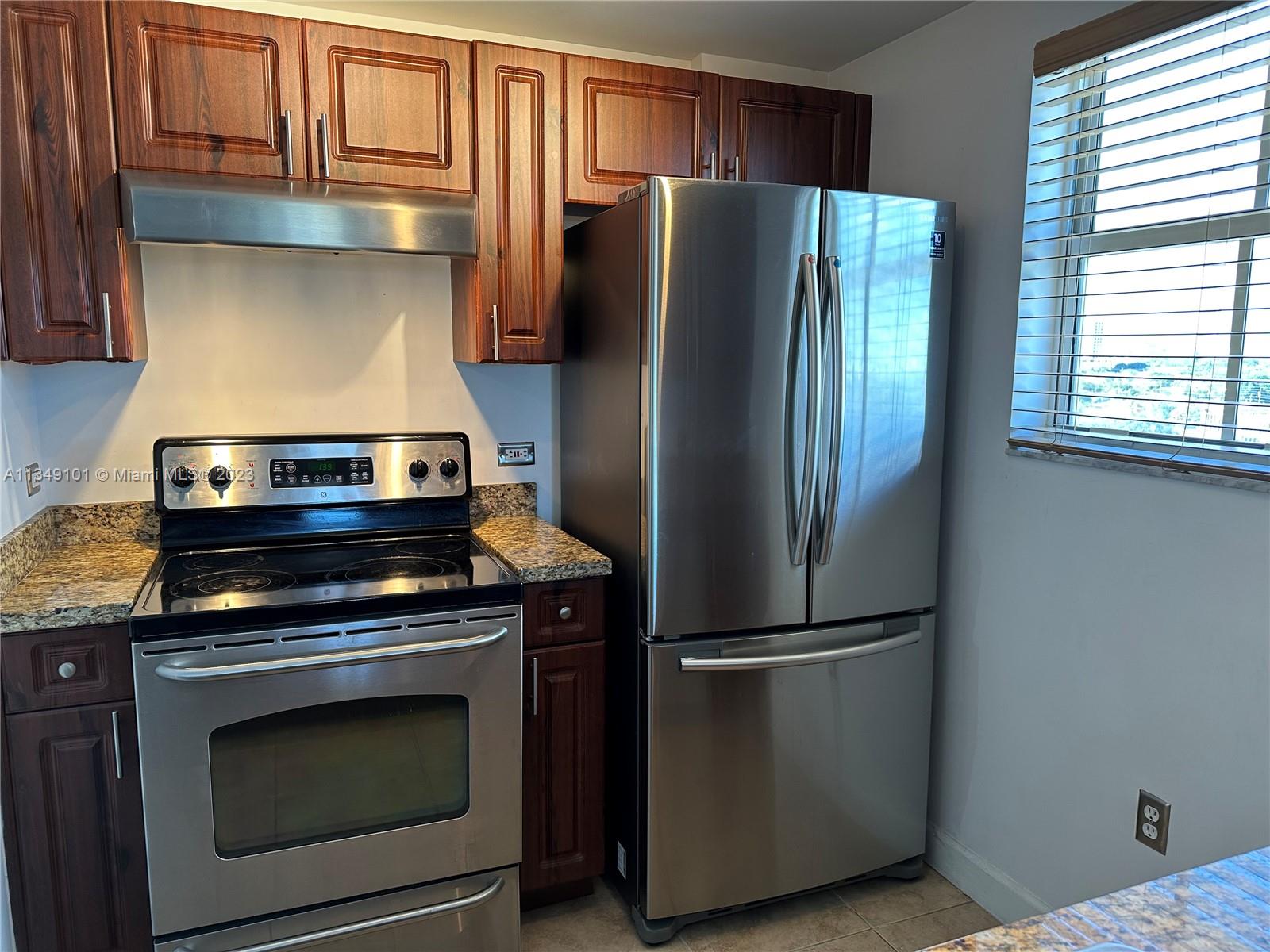 GATEWAY TO THE GROVE COND - Residential Lease