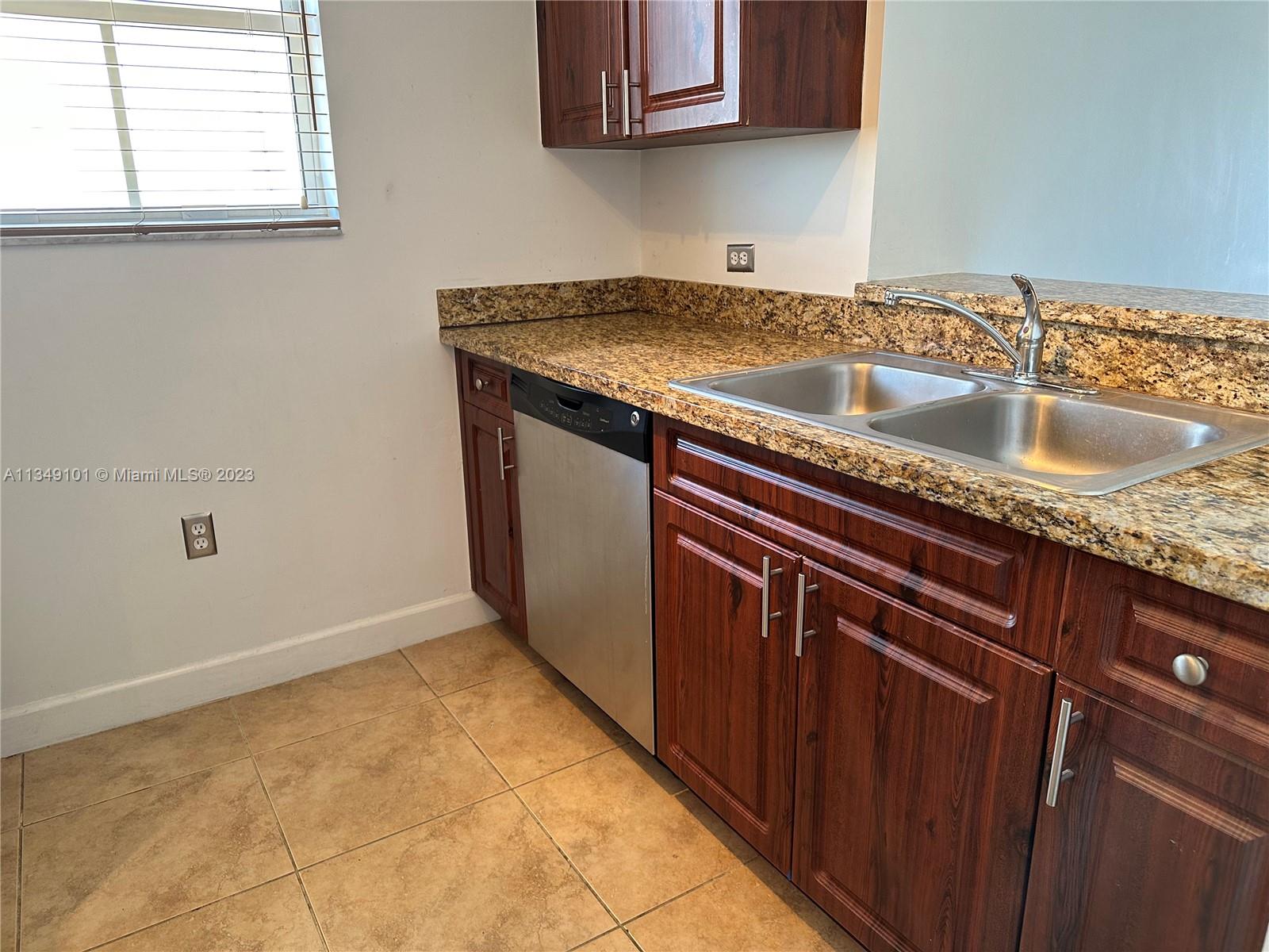 GATEWAY TO THE GROVE COND - Residential Lease
