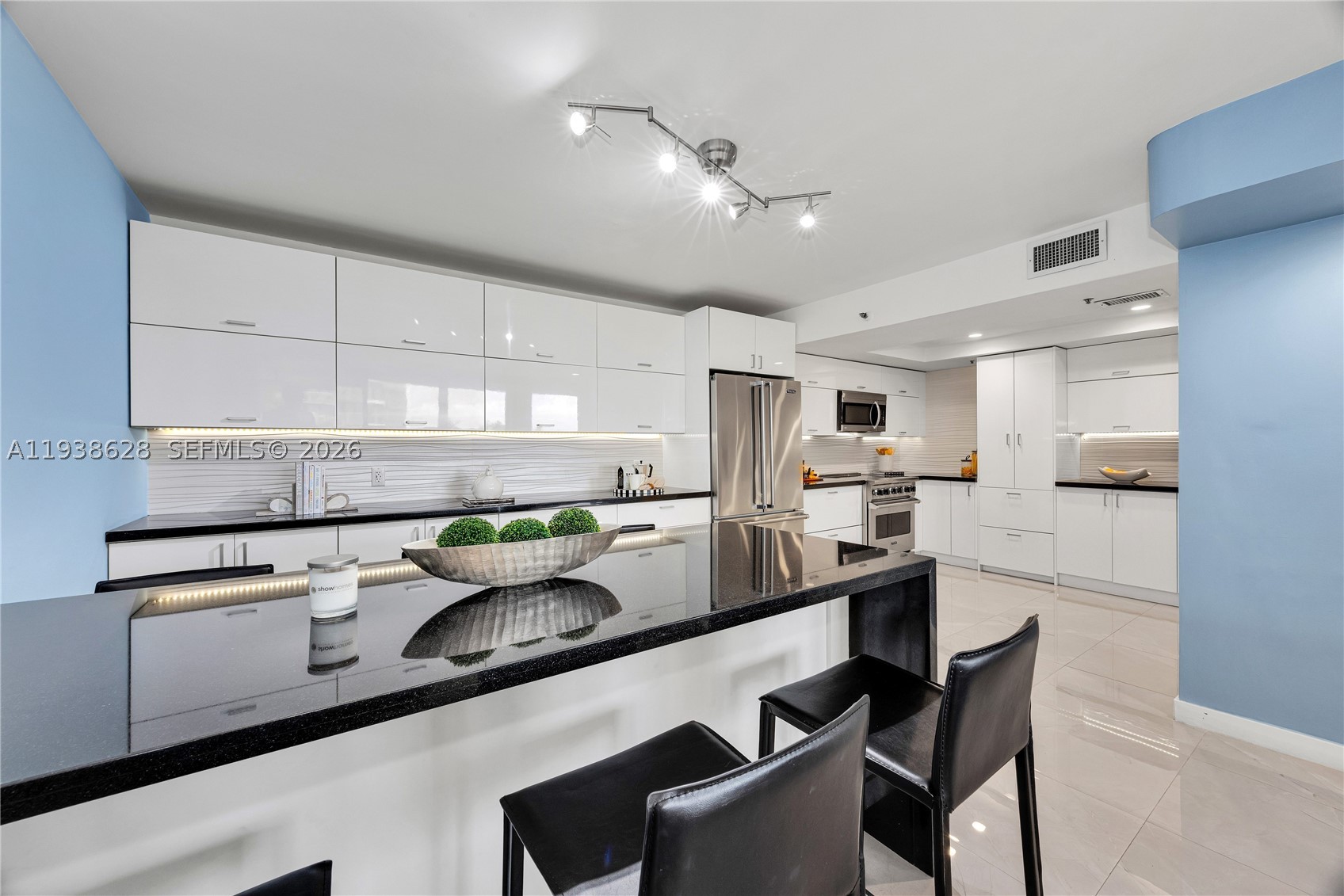 GROVE TOWERS CONDO - Residential