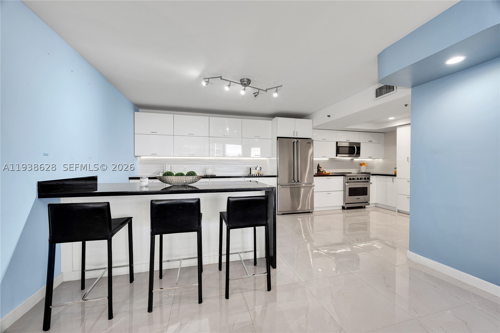 GROVE TOWERS CONDO - Residential