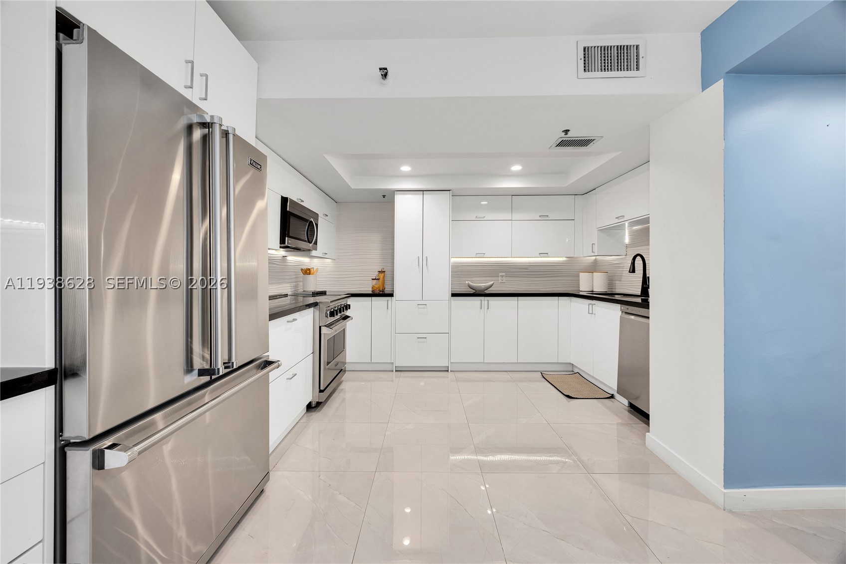 GROVE TOWERS CONDO - Residential