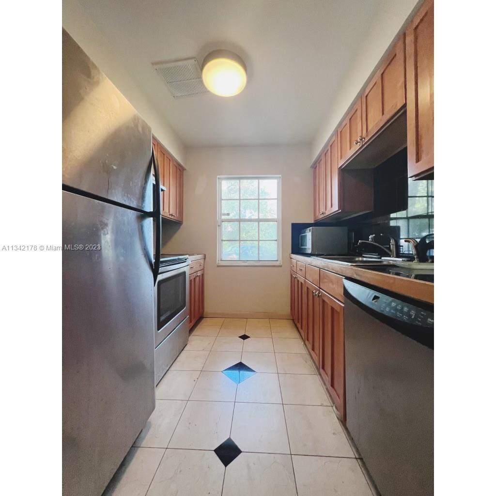 Hyer House Condominiums - Residential Lease
