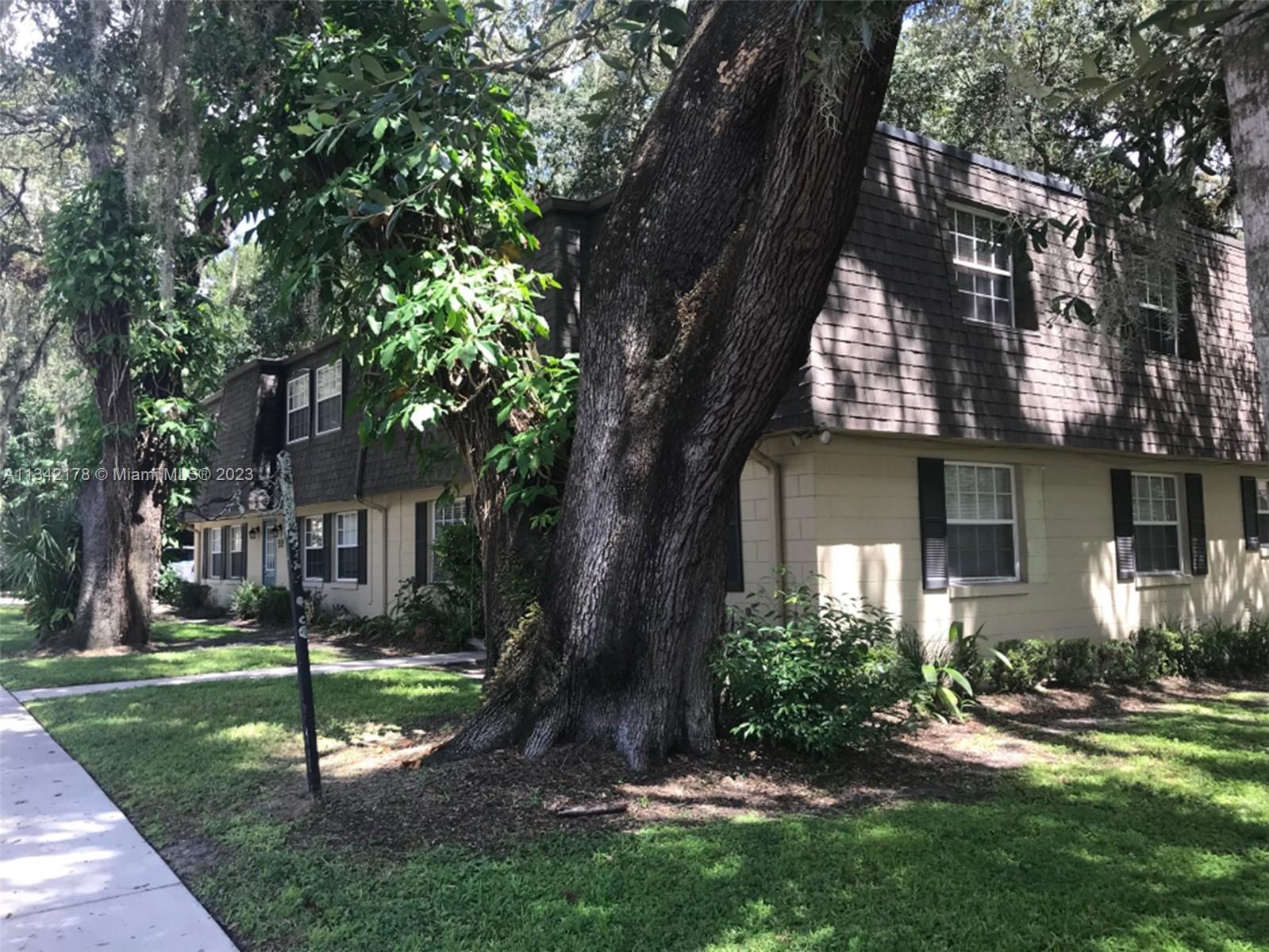 Affordable first floor one bedroom/one-bath condo.  If you are looking for a hide-a-way that is convenient to Downtown Orlando, great restaurants, shopping, parks, 408 & I-4, then LOOK NO MORE!