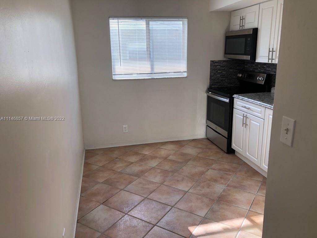 HOLLYWOOD LITTLE RANCHES - Residential Lease