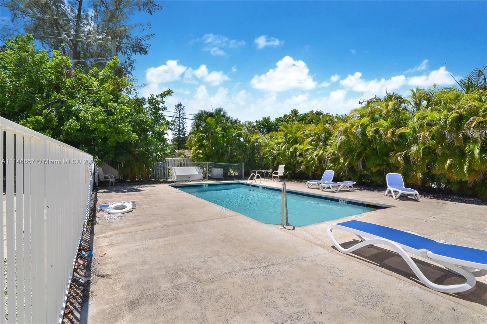 HOLLYWOOD LITTLE RANCHES - Residential Lease