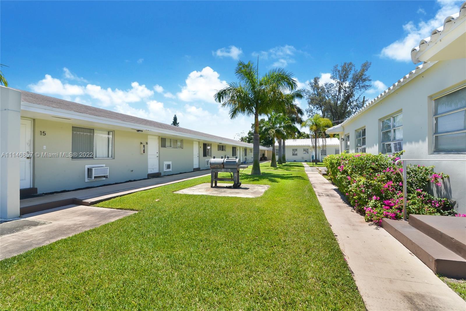 HOLLYWOOD LITTLE RANCHES - Residential Lease