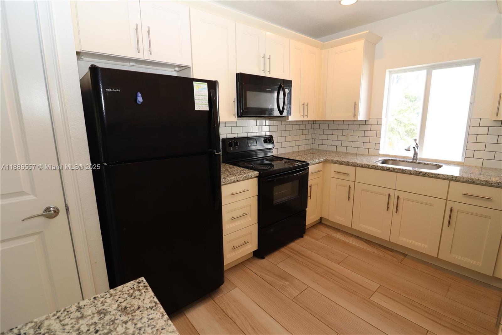 RESUB OF HIGHLAND ESTATES - Residential Lease