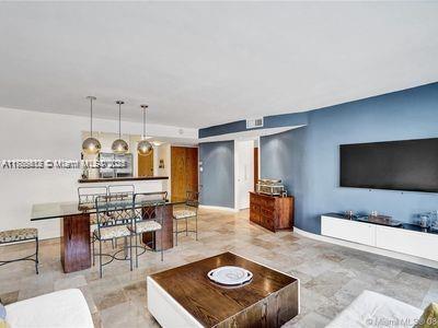excellent area, this property offers the flexibility of being available with or without furniture, catering to your personal preferences, proximity to nearby shops, and walking to the beach.