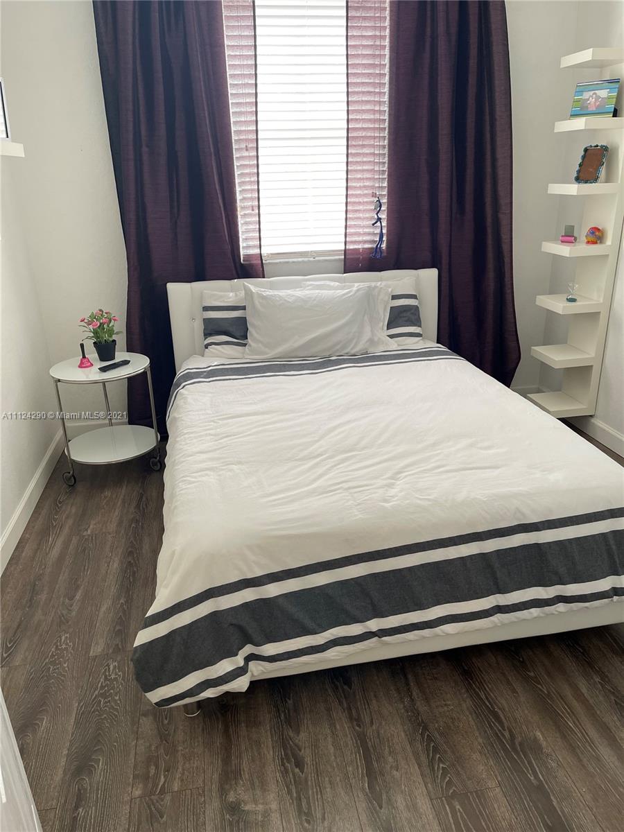 ISLANDS AT DORAL 1ST ADDN - Residential Lease