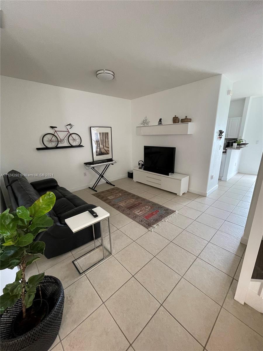 ISLANDS AT DORAL 1ST ADDN - Residential Lease