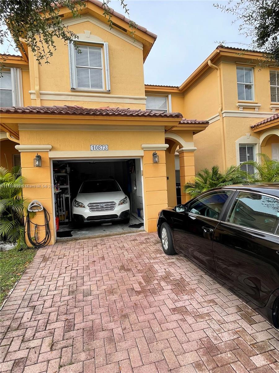 ISLANDS AT DORAL 1ST ADDN - Residential Lease