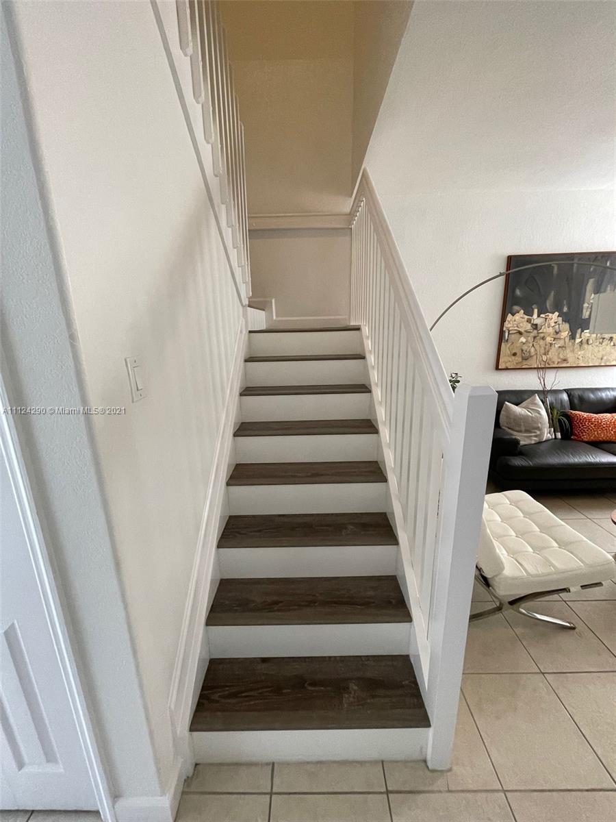 ISLANDS AT DORAL 1ST ADDN - Residential Lease
