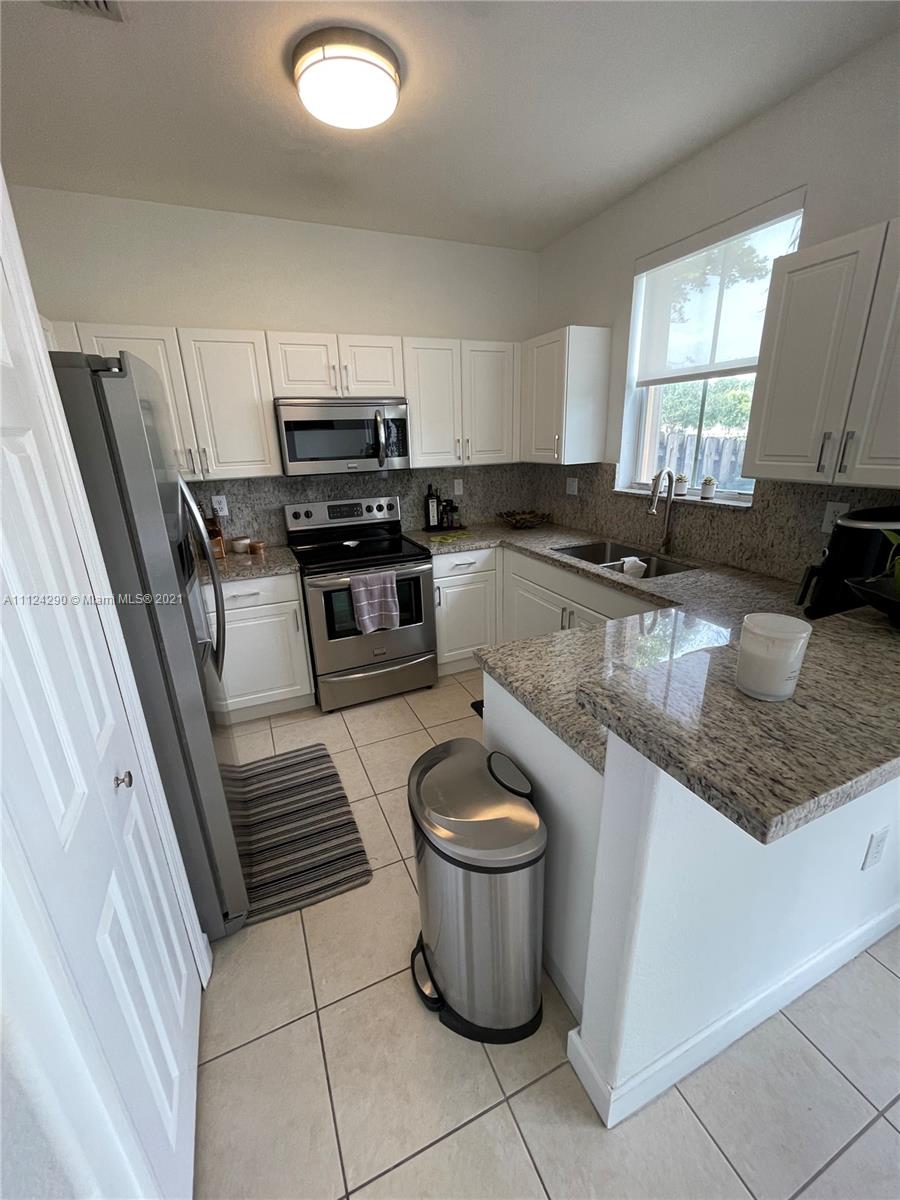 ISLANDS AT DORAL 1ST ADDN - Residential Lease