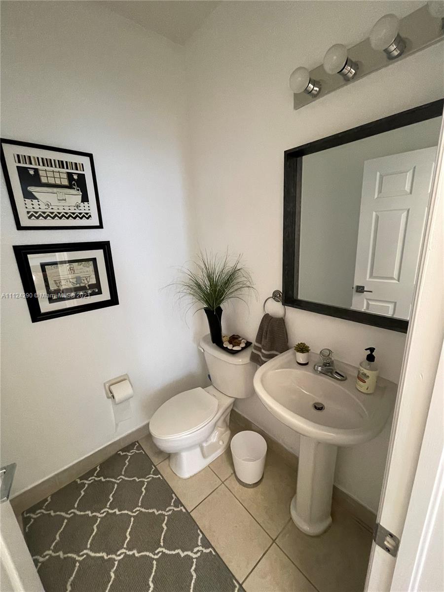 ISLANDS AT DORAL 1ST ADDN - Residential Lease