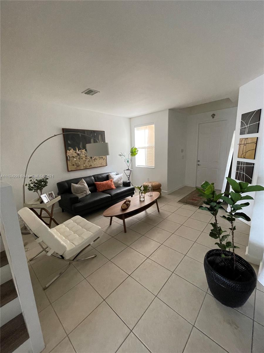 ISLANDS AT DORAL 1ST ADDN - Residential Lease
