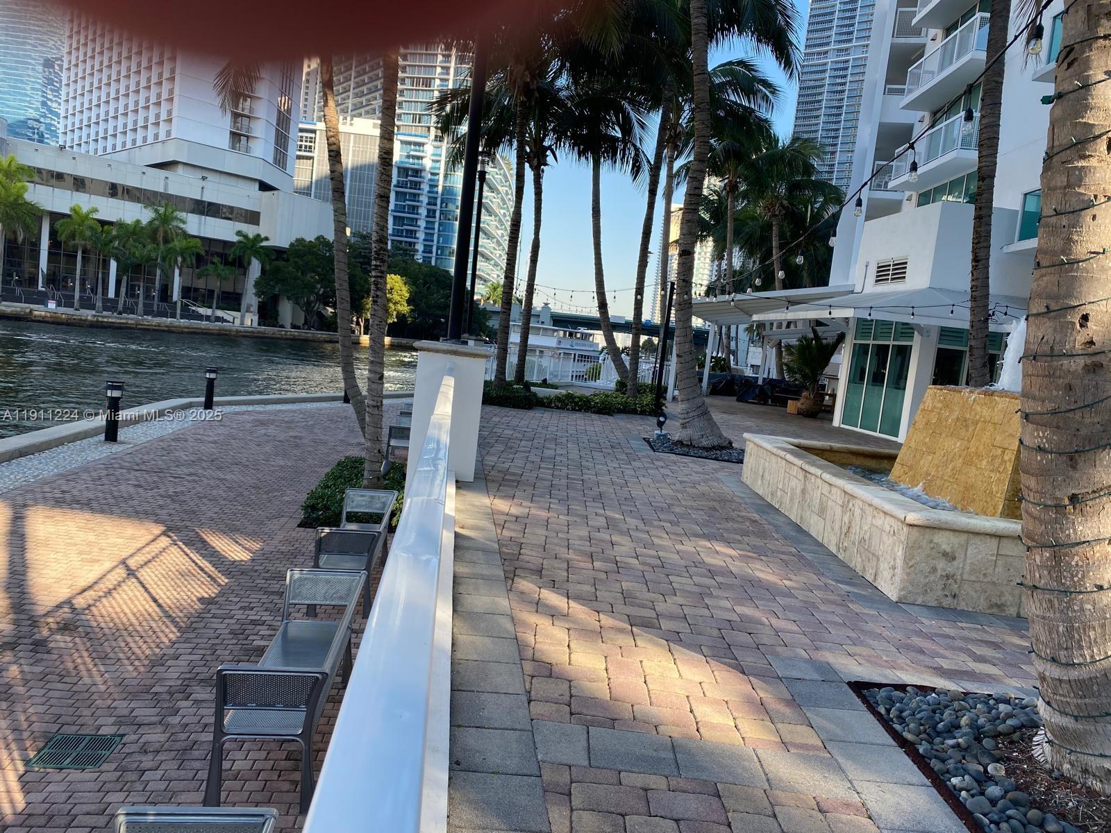 BRICKELL ON THE RIVER N T - Residential