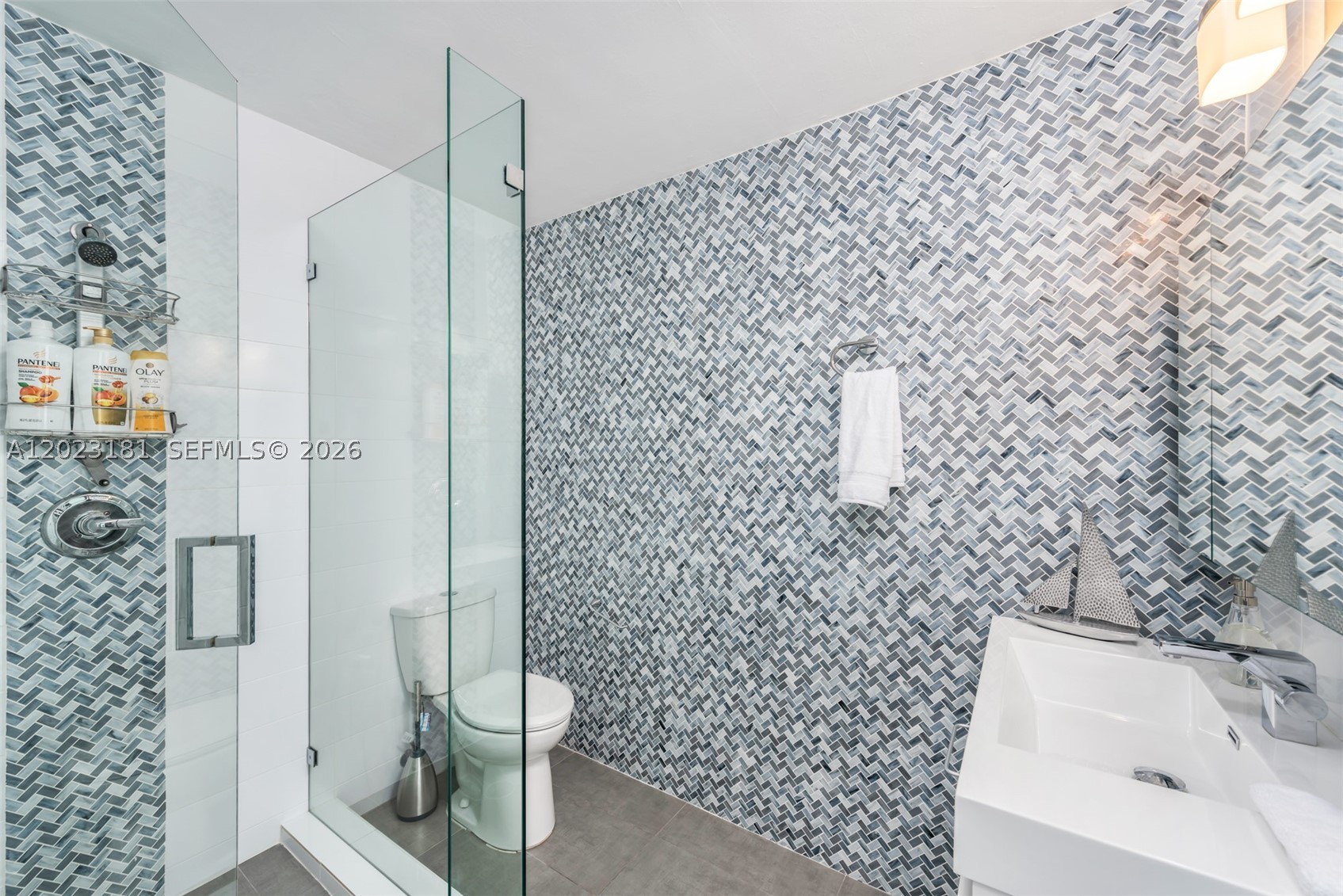 ENCHANTED LAKE SEC 6 - Residential