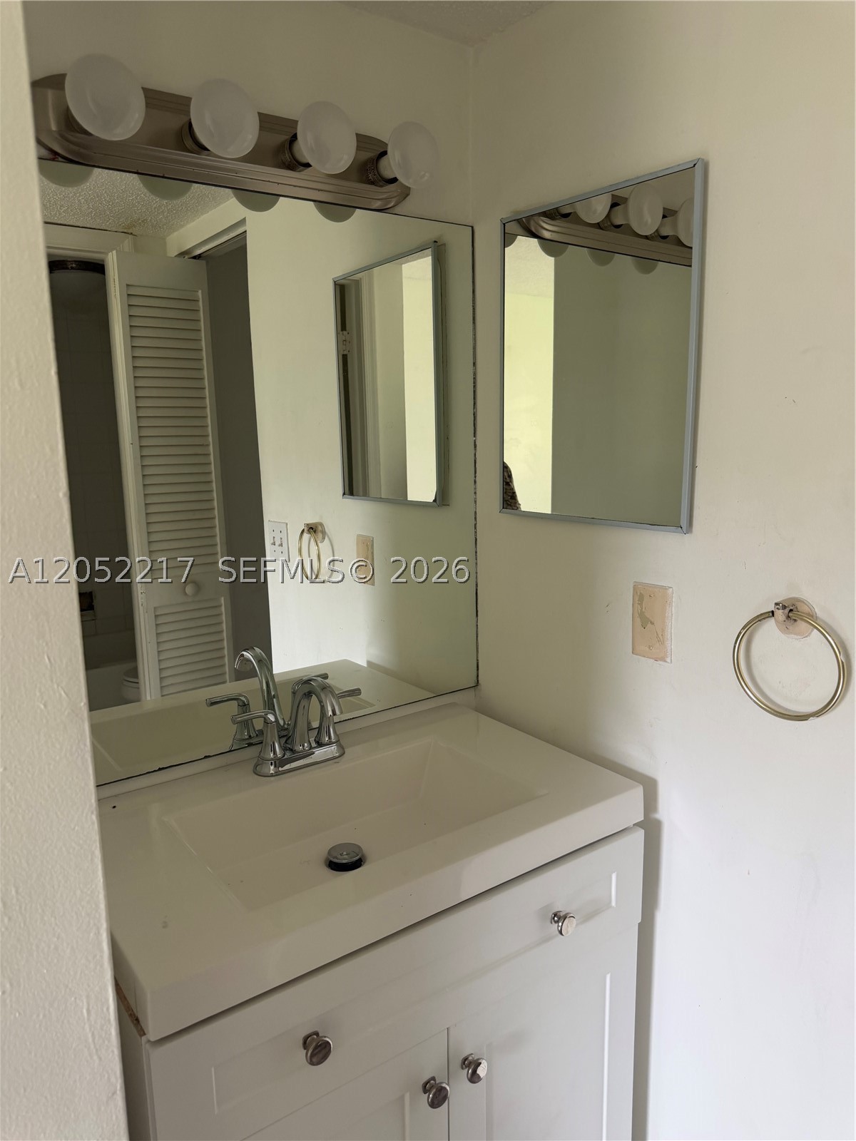 VILLAS AT CIRCLES EDGE CO - Residential