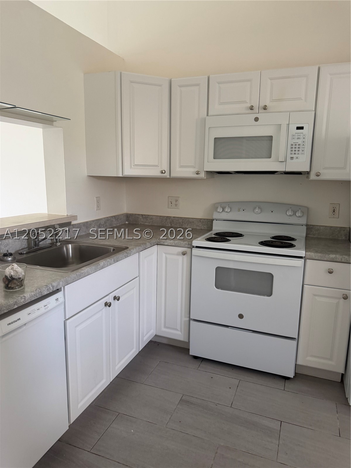 VILLAS AT CIRCLES EDGE CO - Residential