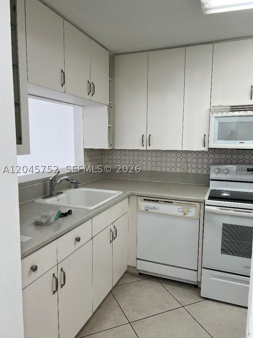 PETER ALAN CONDO APTS - Residential Lease