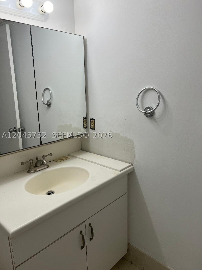 PETER ALAN CONDO APTS - Residential Lease