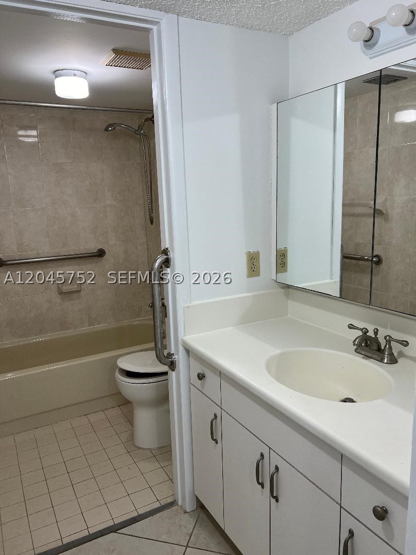 PETER ALAN CONDO APTS - Residential Lease