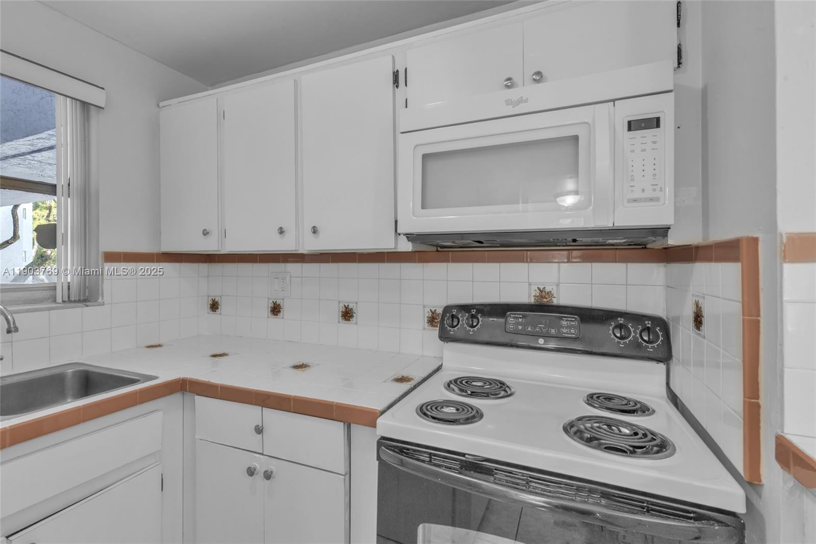 THE GREENS CONDO - Residential Lease