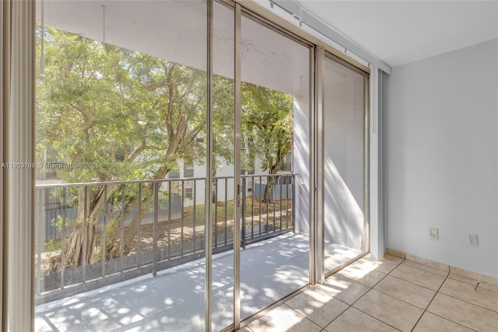 THE GREENS CONDO - Residential Lease