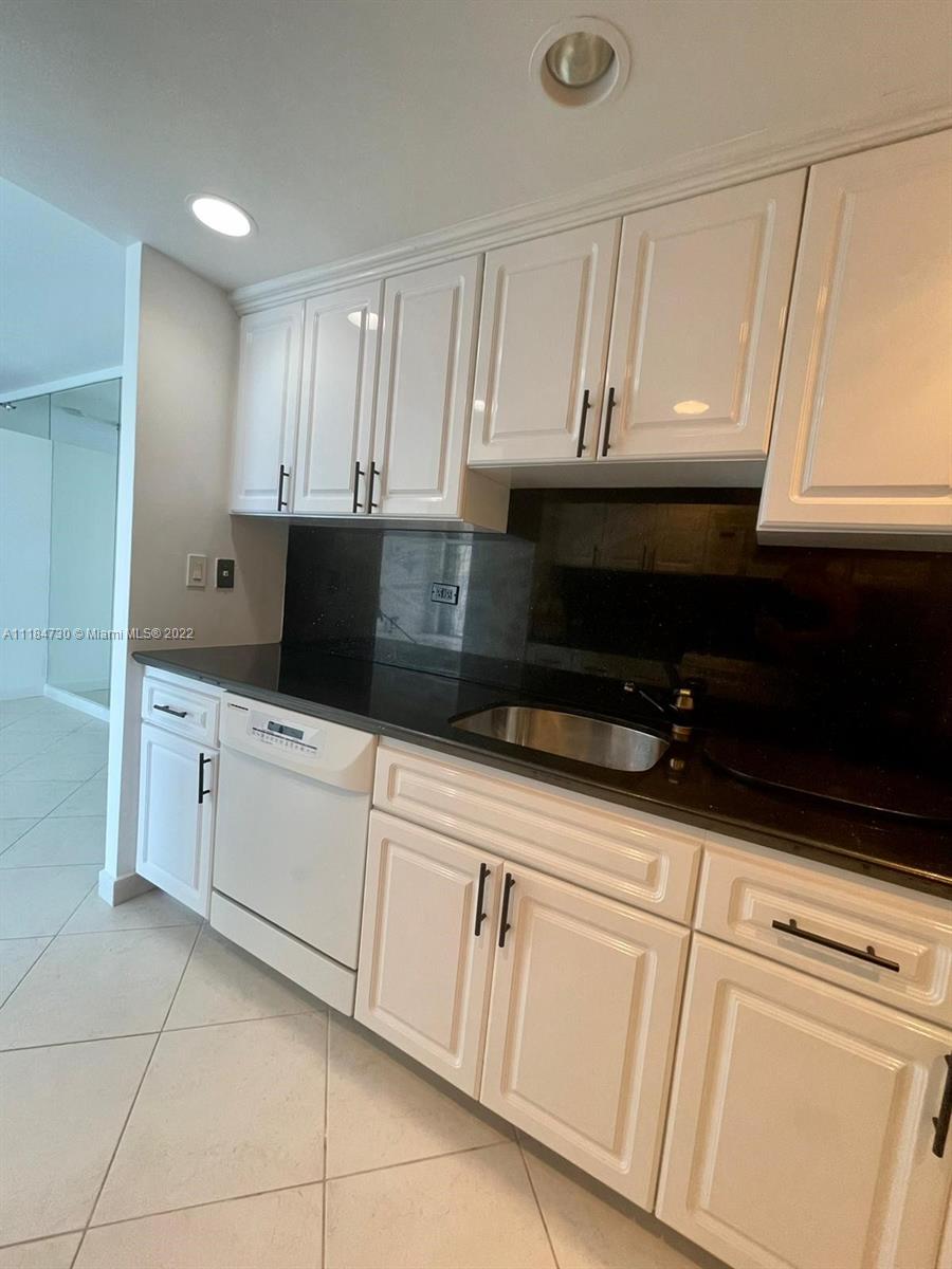 BRICKELL TOWNHOUSE CONDO - Residential Lease