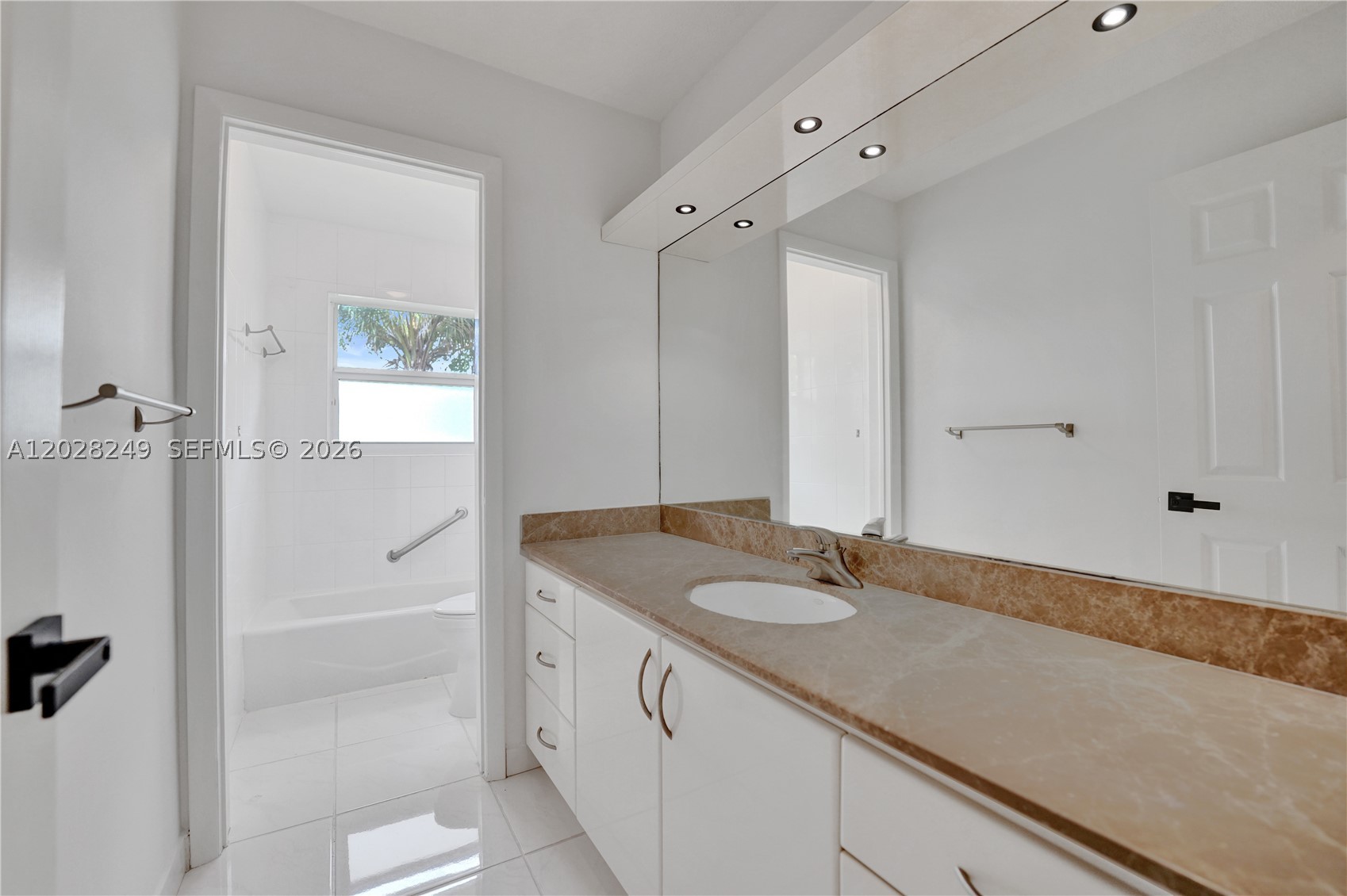 HOLLYWOOD CENTER AMEN PLA - Residential